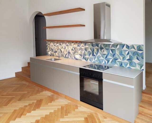 Bern Küche mit gekachelter Rückwand