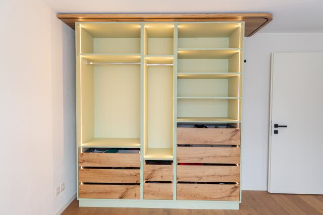 Kleiderschrank - Schubladenfront und Deckenplatte Eiche rustikal