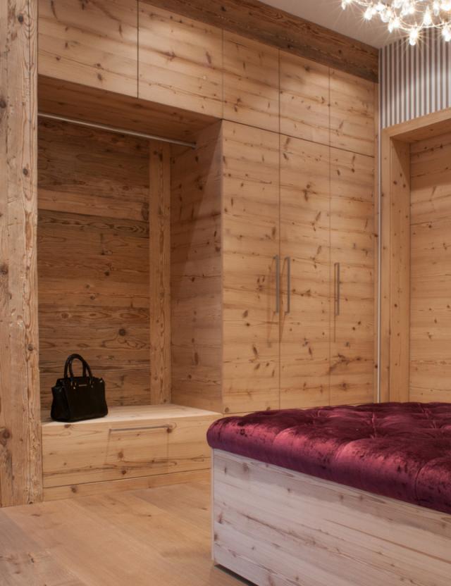 Garderobe mit Nische in Altholz