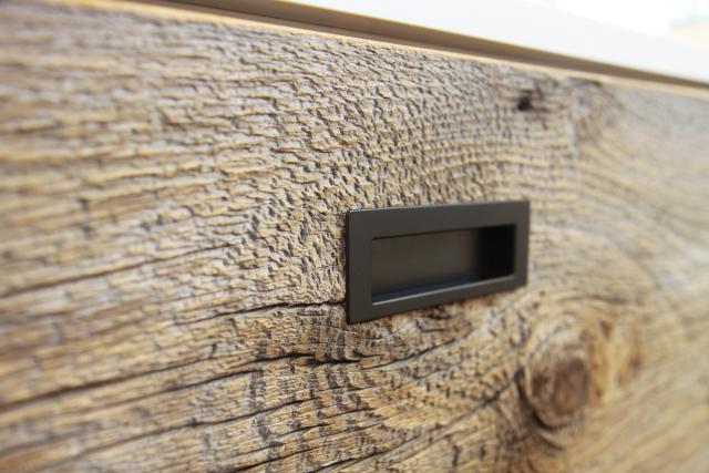 Front aus altem Stalltor