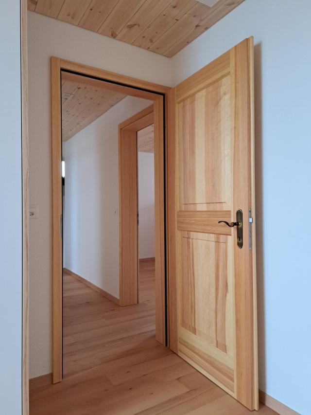 Futtertüre gestemmt aus Föhrenholz