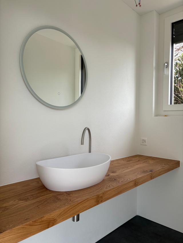 Lavaboablage mit Parkett Eiche