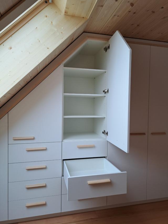 Einbauschrank Dachschräge