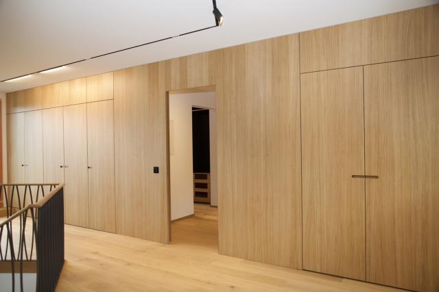 Schrankfront mit integrierter Zimmertüre