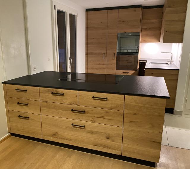 Neue Küche mit Kochinsel