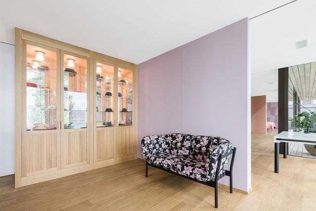 Einbauschrank mit Vitrinenfront